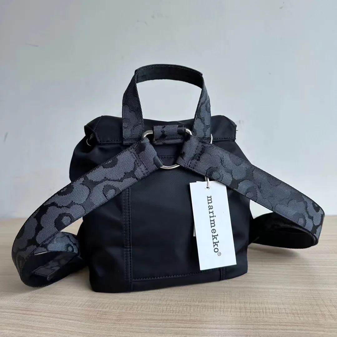 尼龍 Marimekko北欧芬兰的一个品牌 现在小紅书 雙肩包 实用雙肩款
