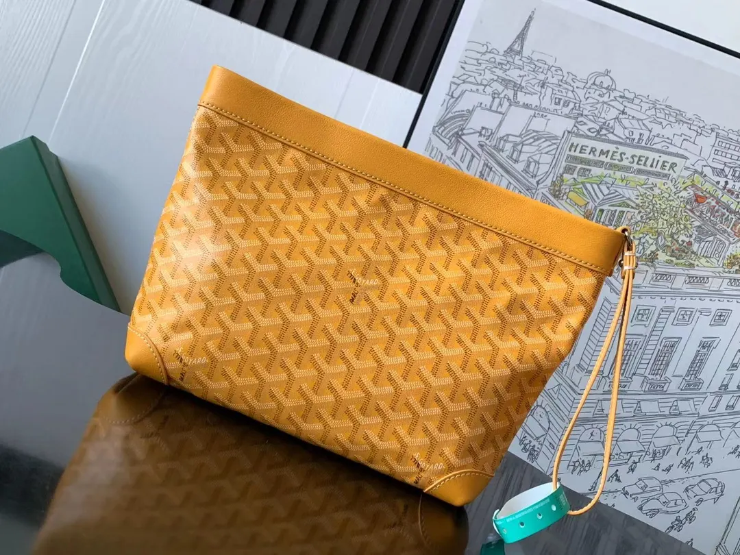 Goyard 黄色 CONTI手拿包是存放日常个人物品的理想伴侣 精致手拿款