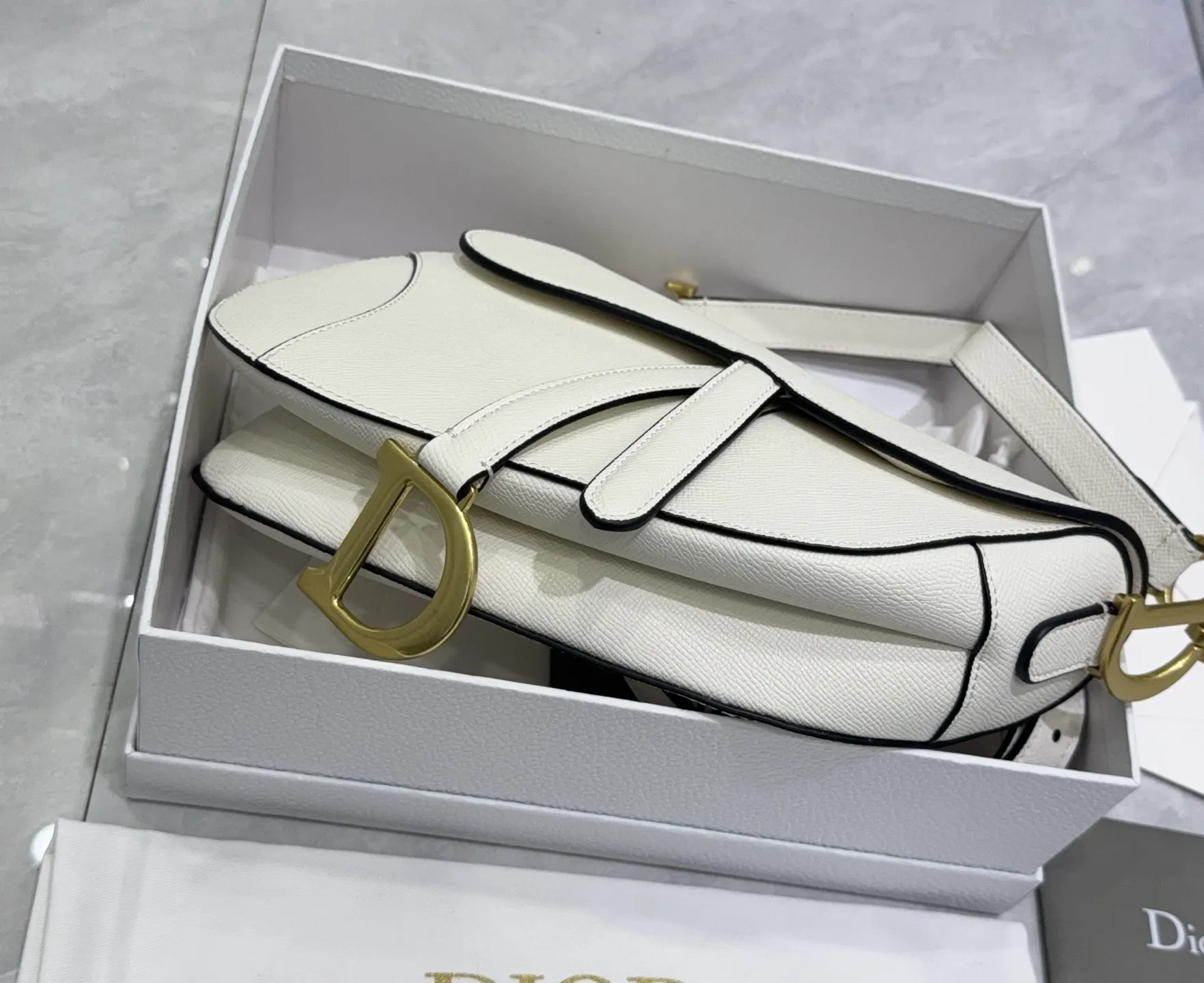 Dior 牛皮 斜挎包 轻便斜挎款
