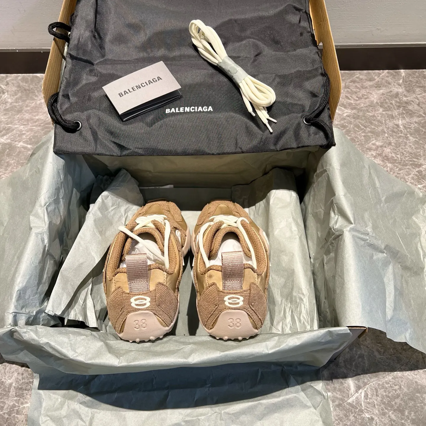 Balenciaga 單肩包 日常搭配