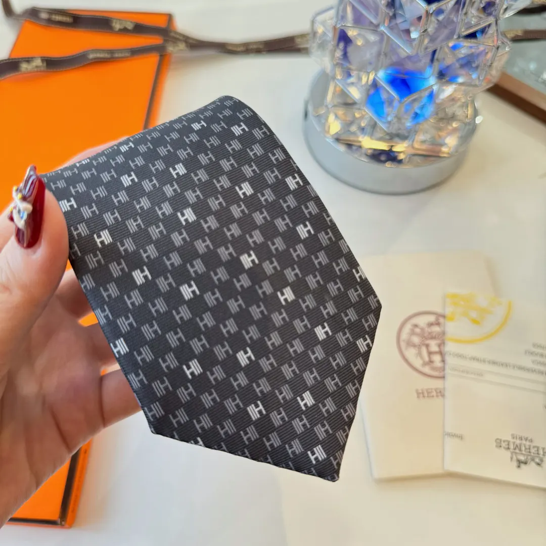 Hermès 橙色 领带 精致配饰