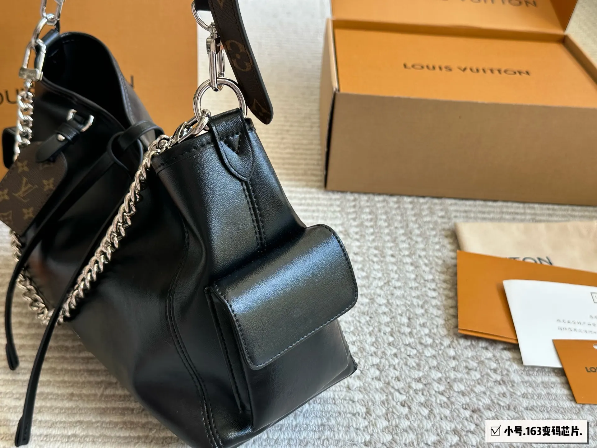 CarryAll 牛皮 CARRYALLDARK 中号 斜背包 輕便斜挎款