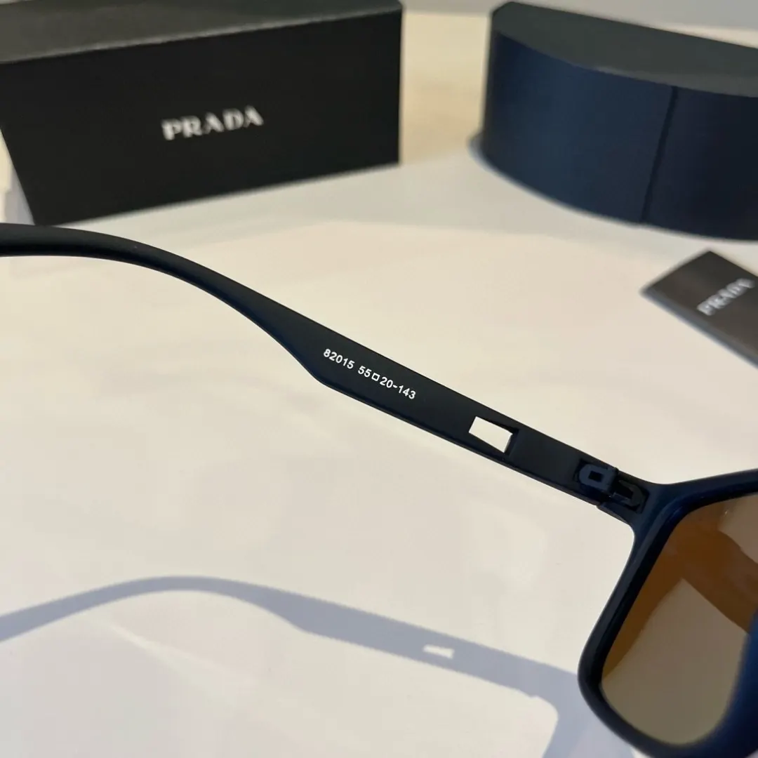 PRADA 太阳眼镜 时尚遮阳款