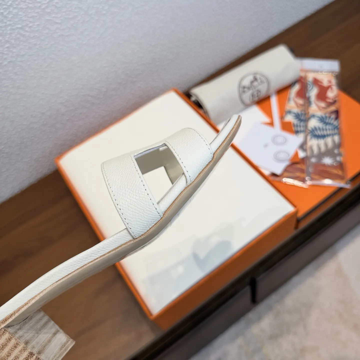 Hermès Oran 经典全色系 拖鞋 舒適(數字5) Hermès Oran 经典全色系 拖鞋 舒適(數字5)