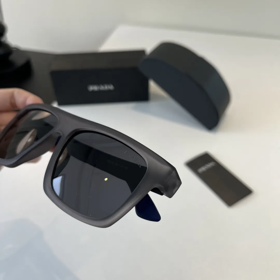 PRADA 太阳眼镜 时尚遮阳款