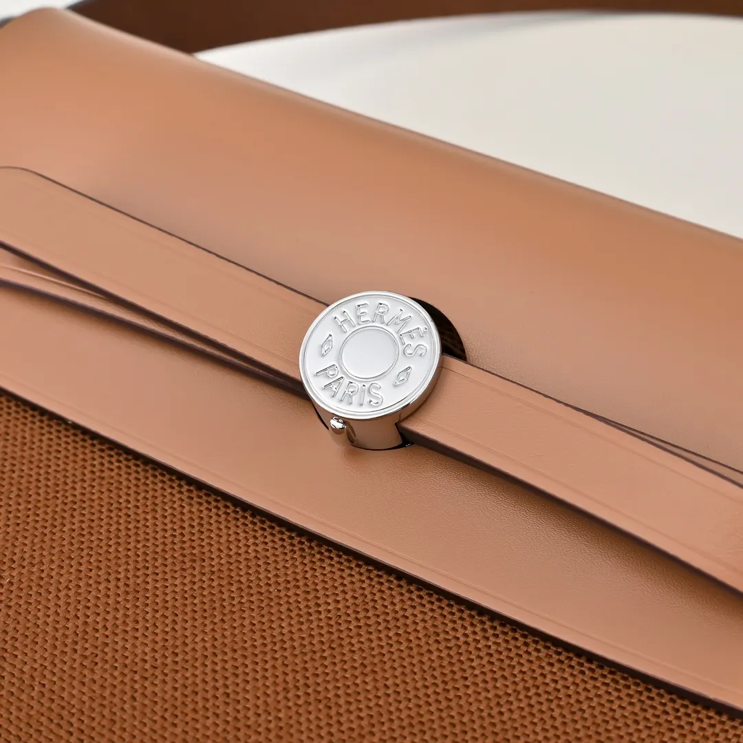 Hermès 雙肩包(數字6) Hermès 雙肩包(數字6)