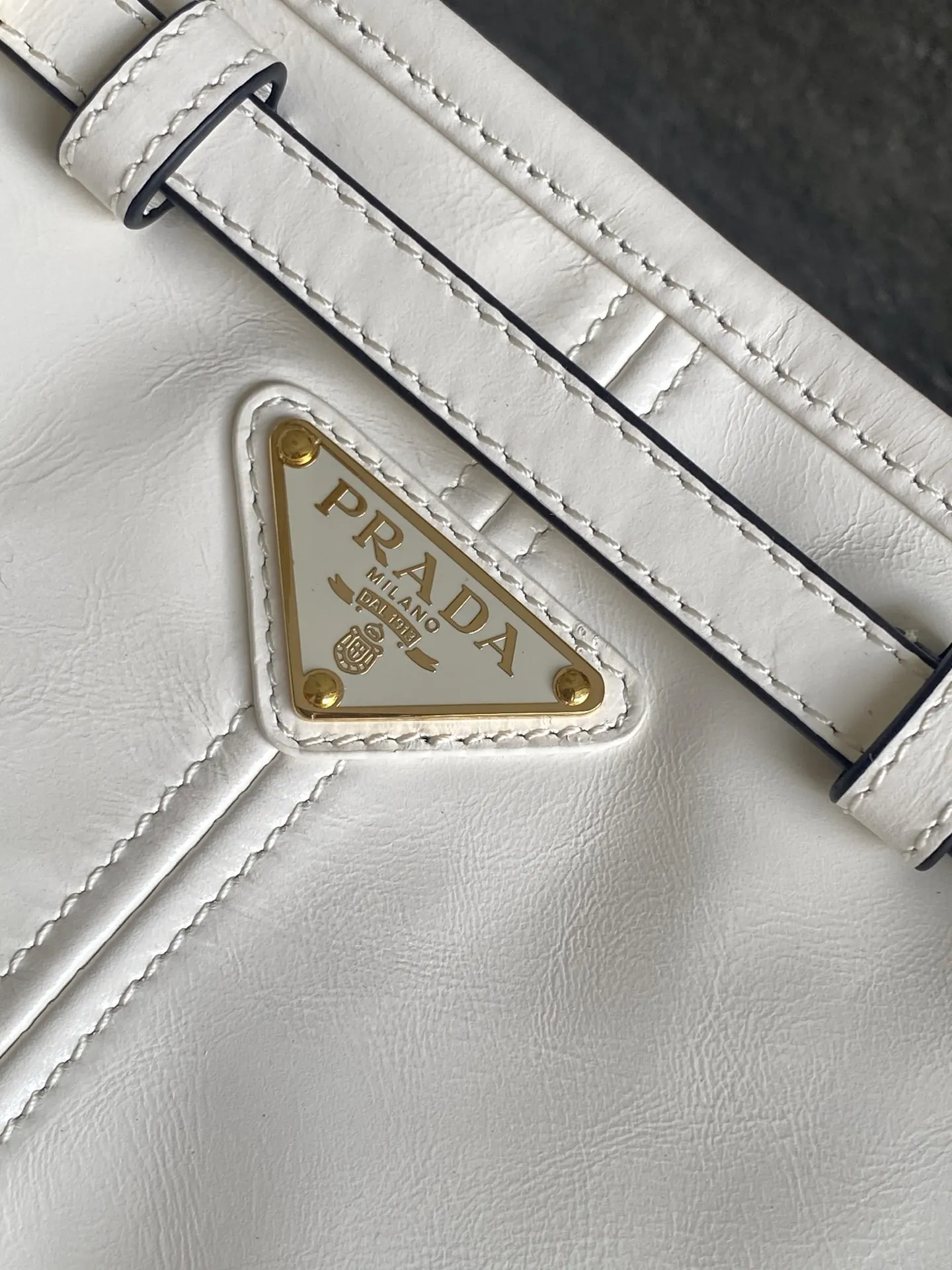 PRADA 1BC297 斜挎包 日常通勤款