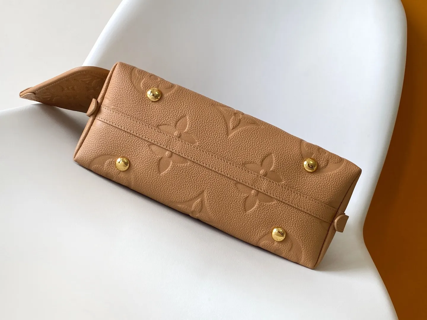 CarryAll 白色 米白 Mo手拿包 精致手拿款