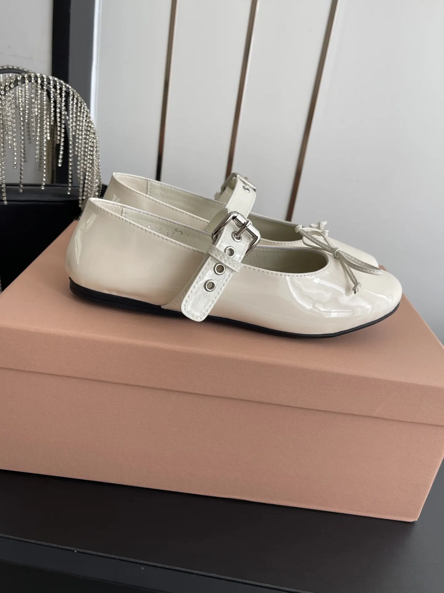 Miu Miu SS 平底鞋 通勤约会款