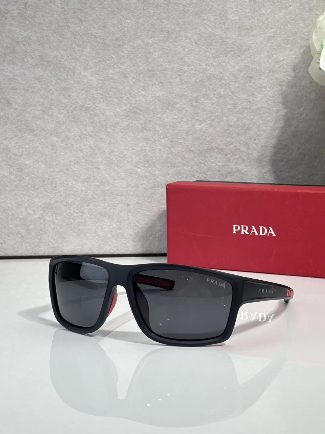 PRADA 8551 太阳眼镜 时尚遮阳款