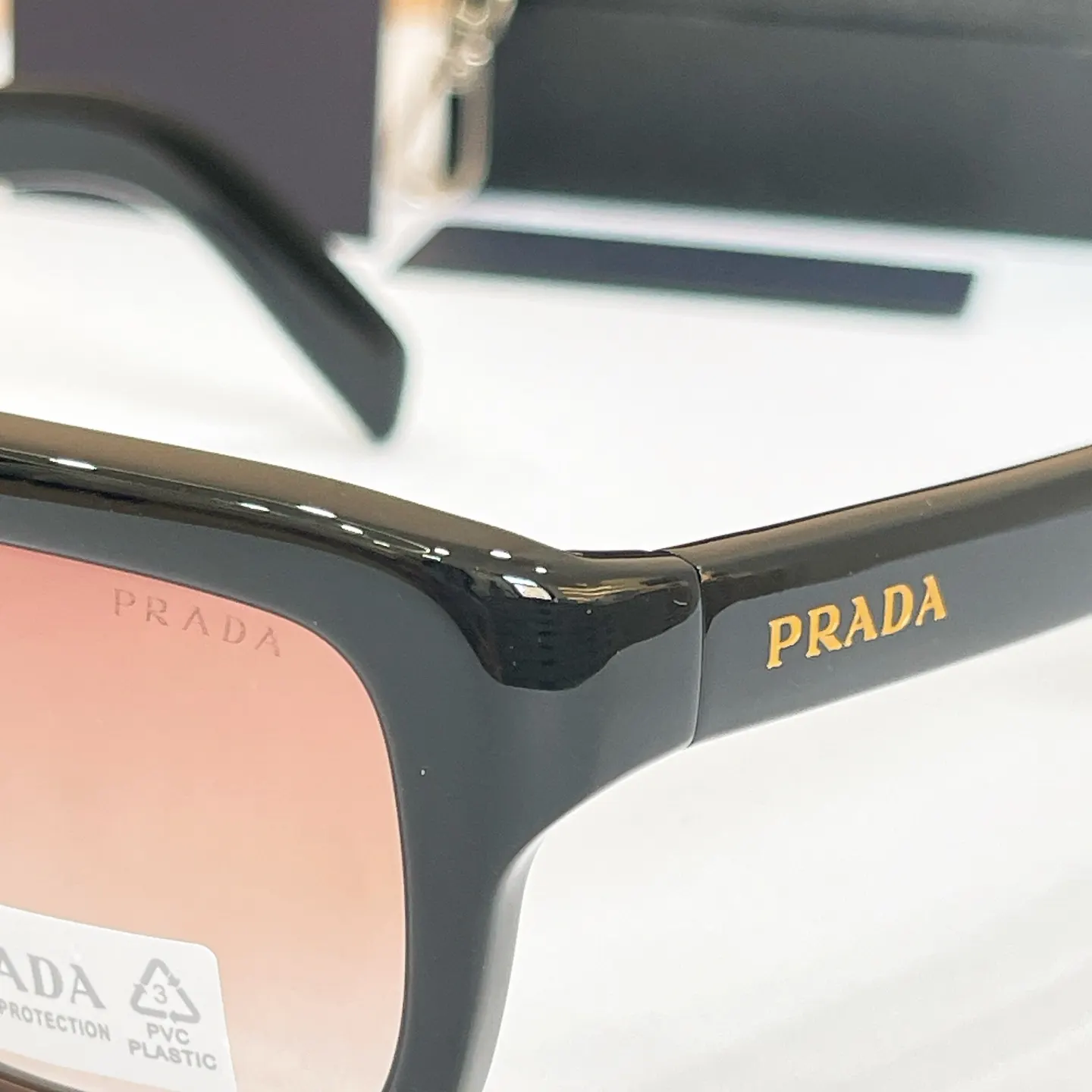 Prada SPR D11 太阳镜