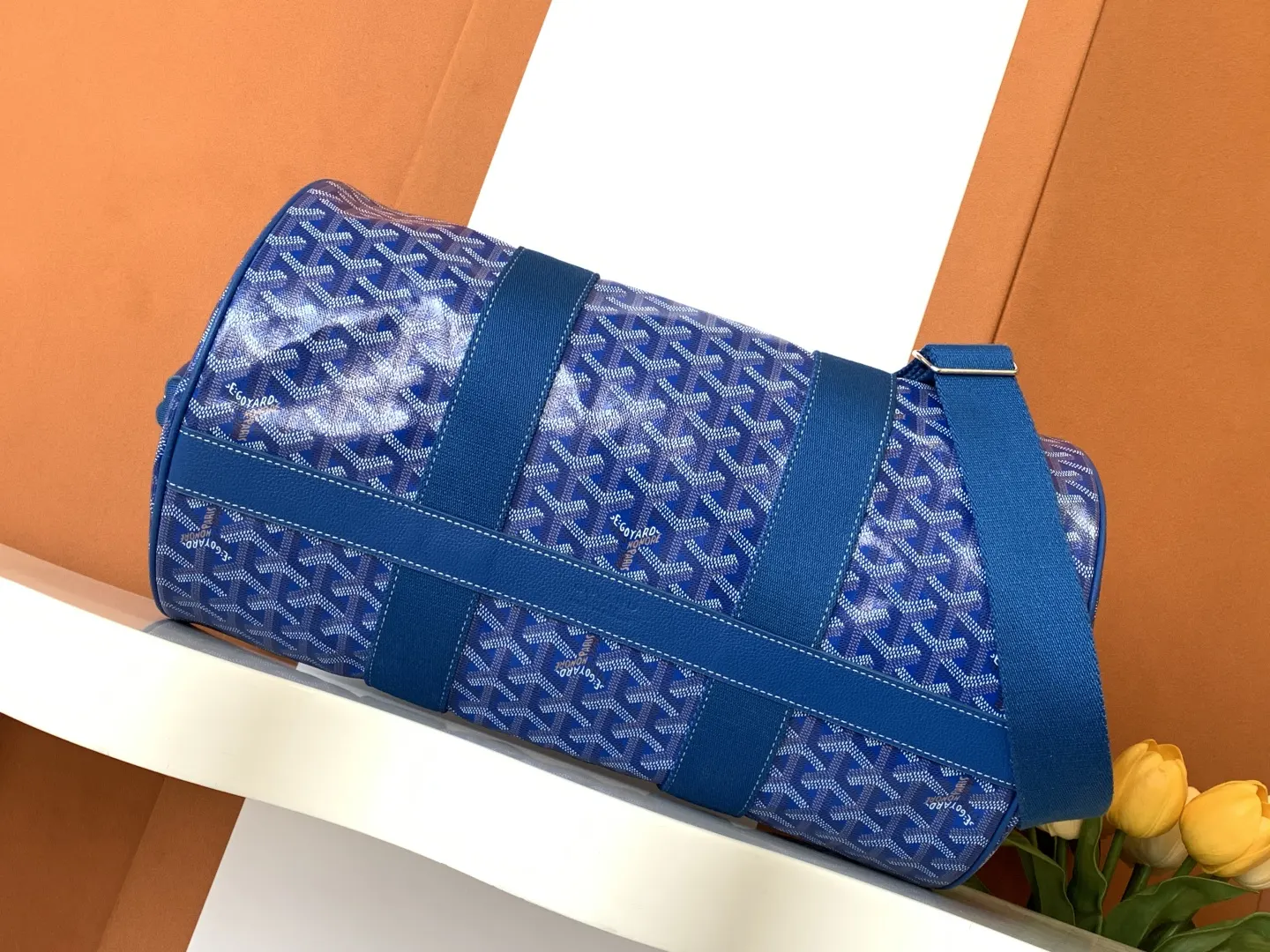 Goyard 侧边设有扣环 可以自行搭 中号背带进行肩背 旅行袋 大容量旅行款