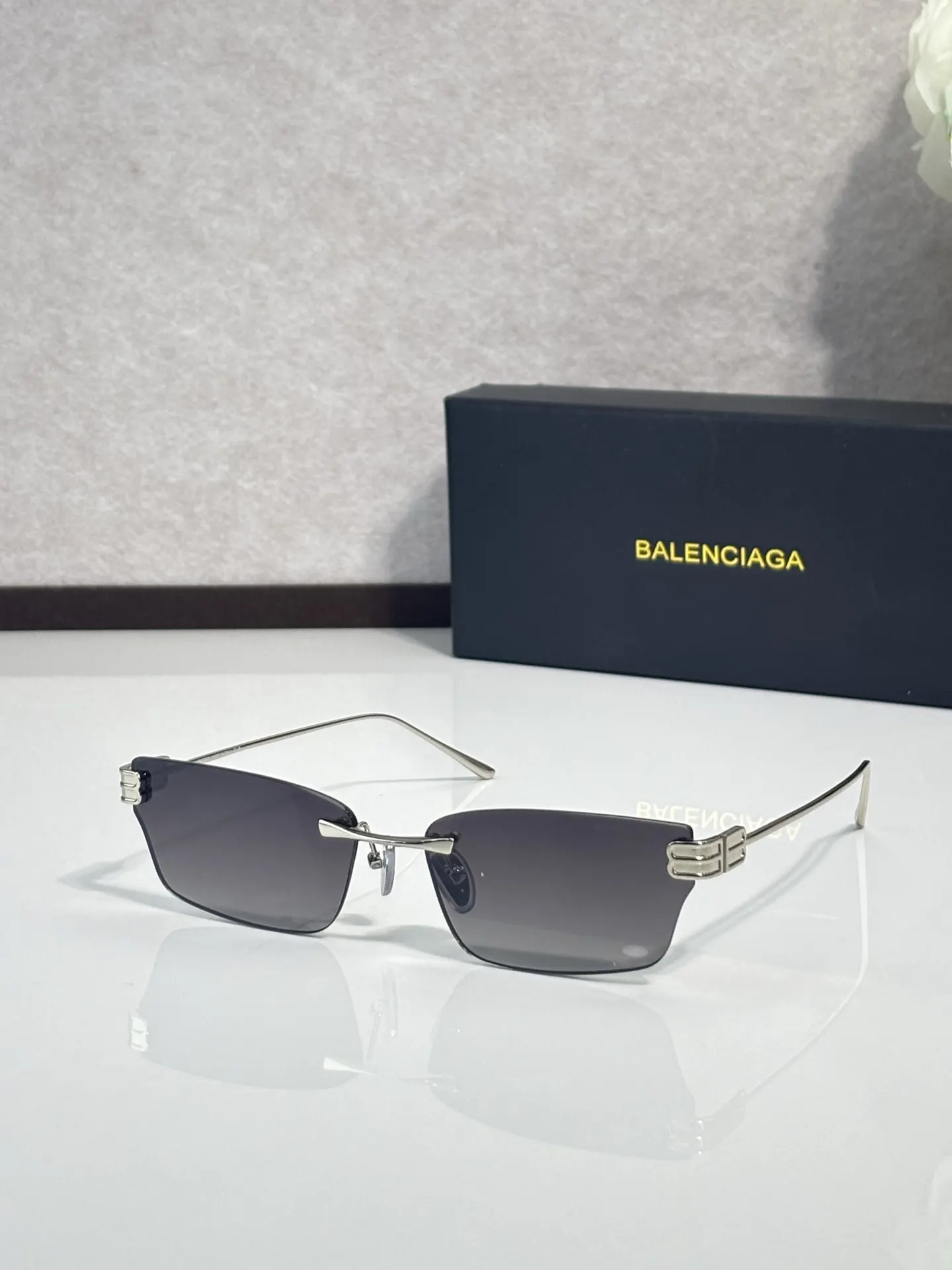 Balenciaga BB0487S 太阳镜