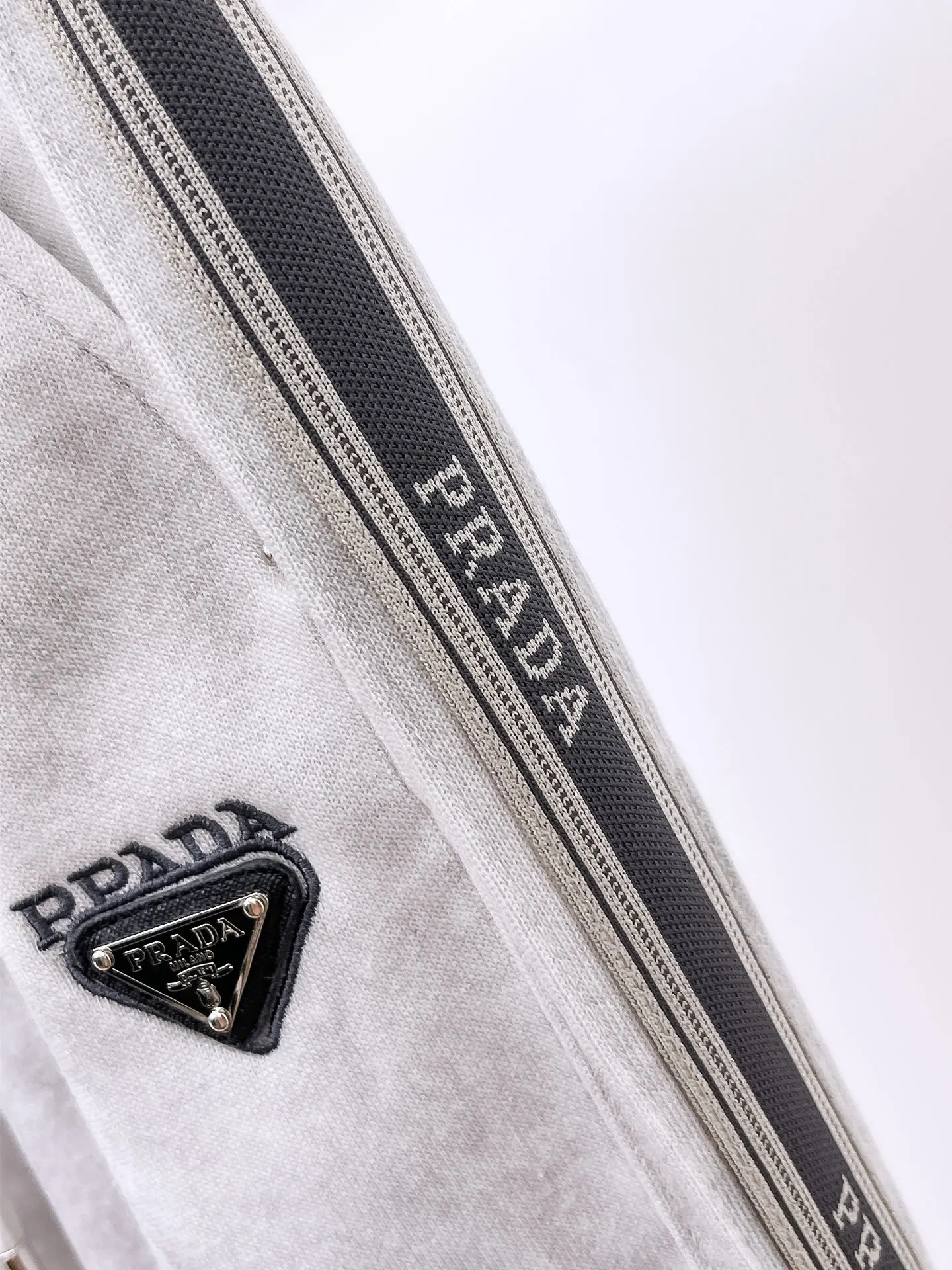 Prada 休闲长裤 休闲寬鬆