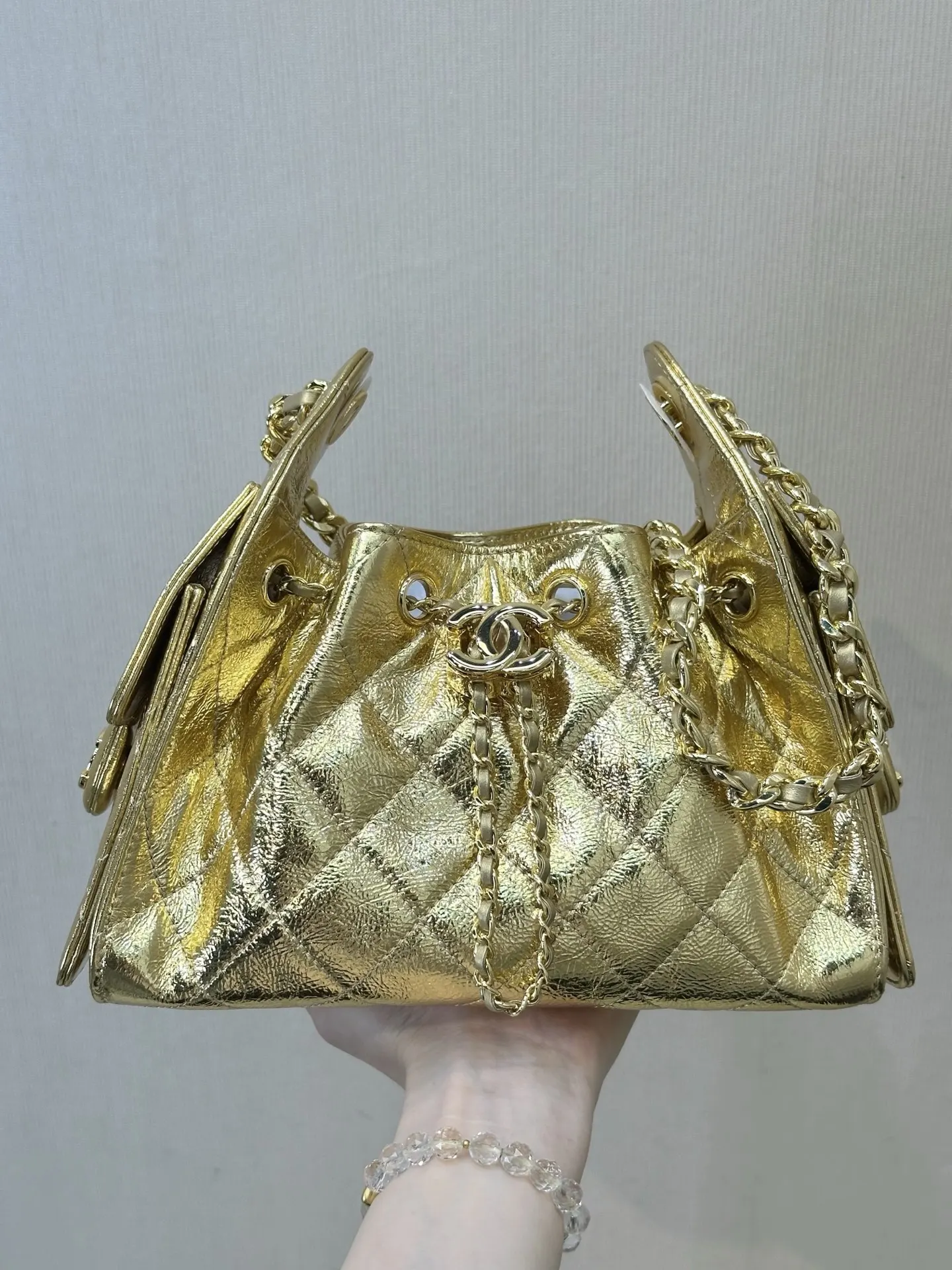 CHANEL Hobo 设计感十足 整体呈现出一 腋下包 复古腋下背款