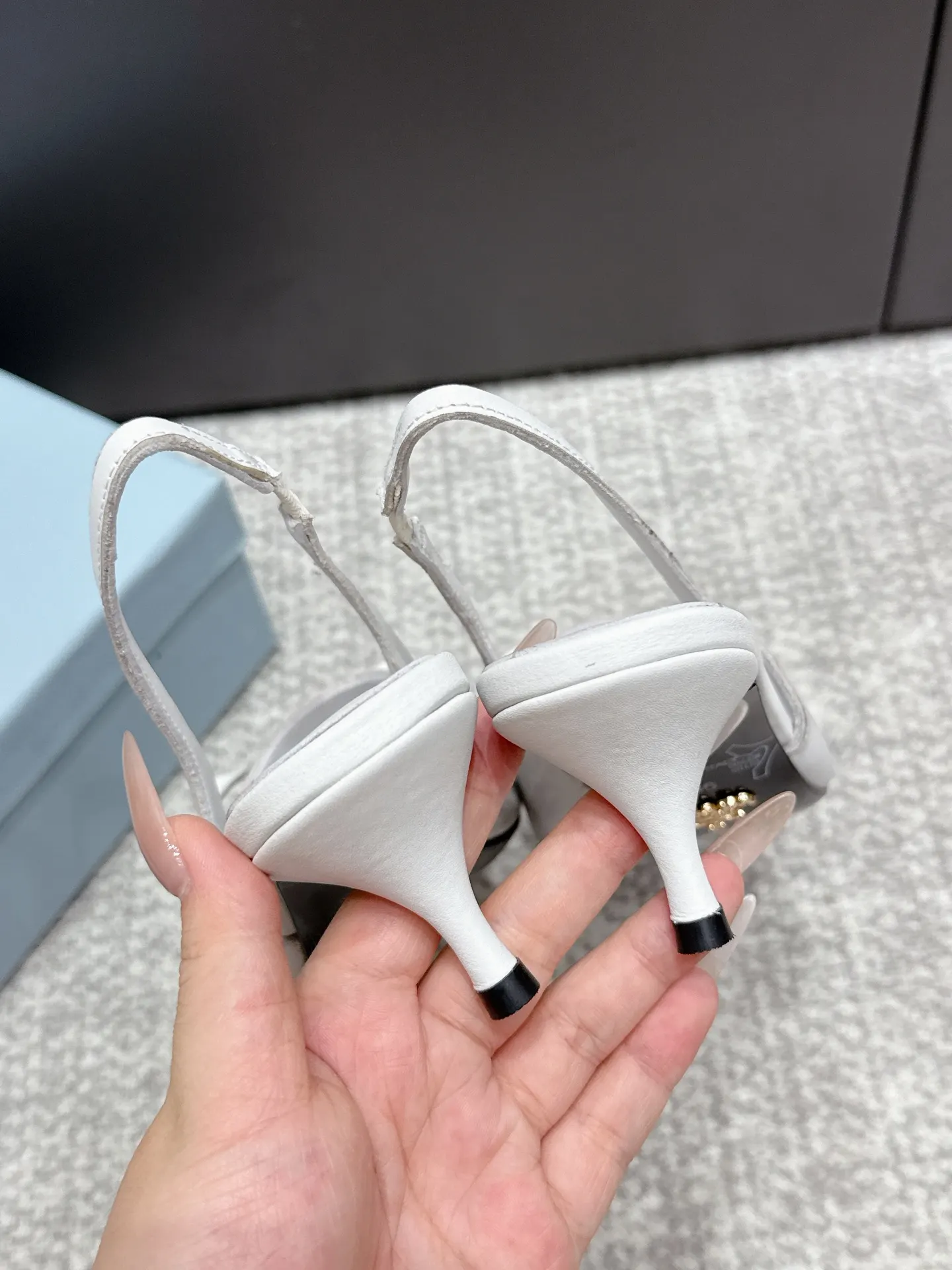 PRADA 牛皮 羊皮 休闲鞋 舒适百搭款