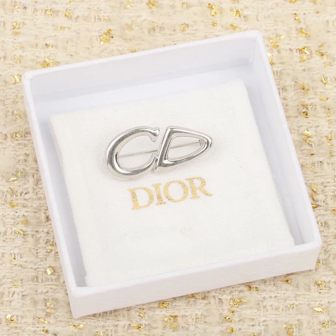 Dior 胸針 精緻配飾(數字4) Dior 胸針 精緻配飾(數字4)