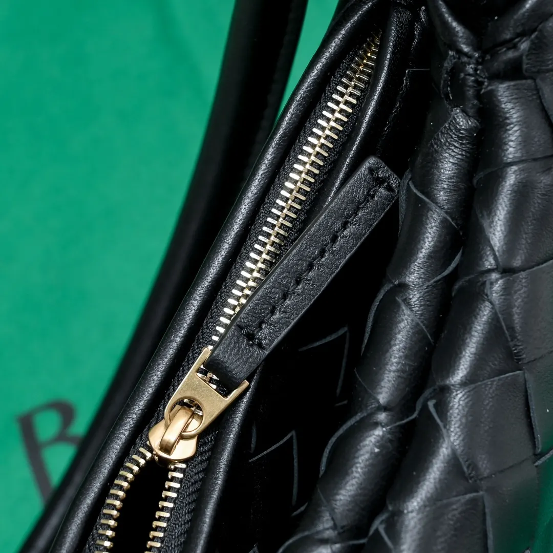 Bottega Veneta 羊皮 手拿包 精致手拿款