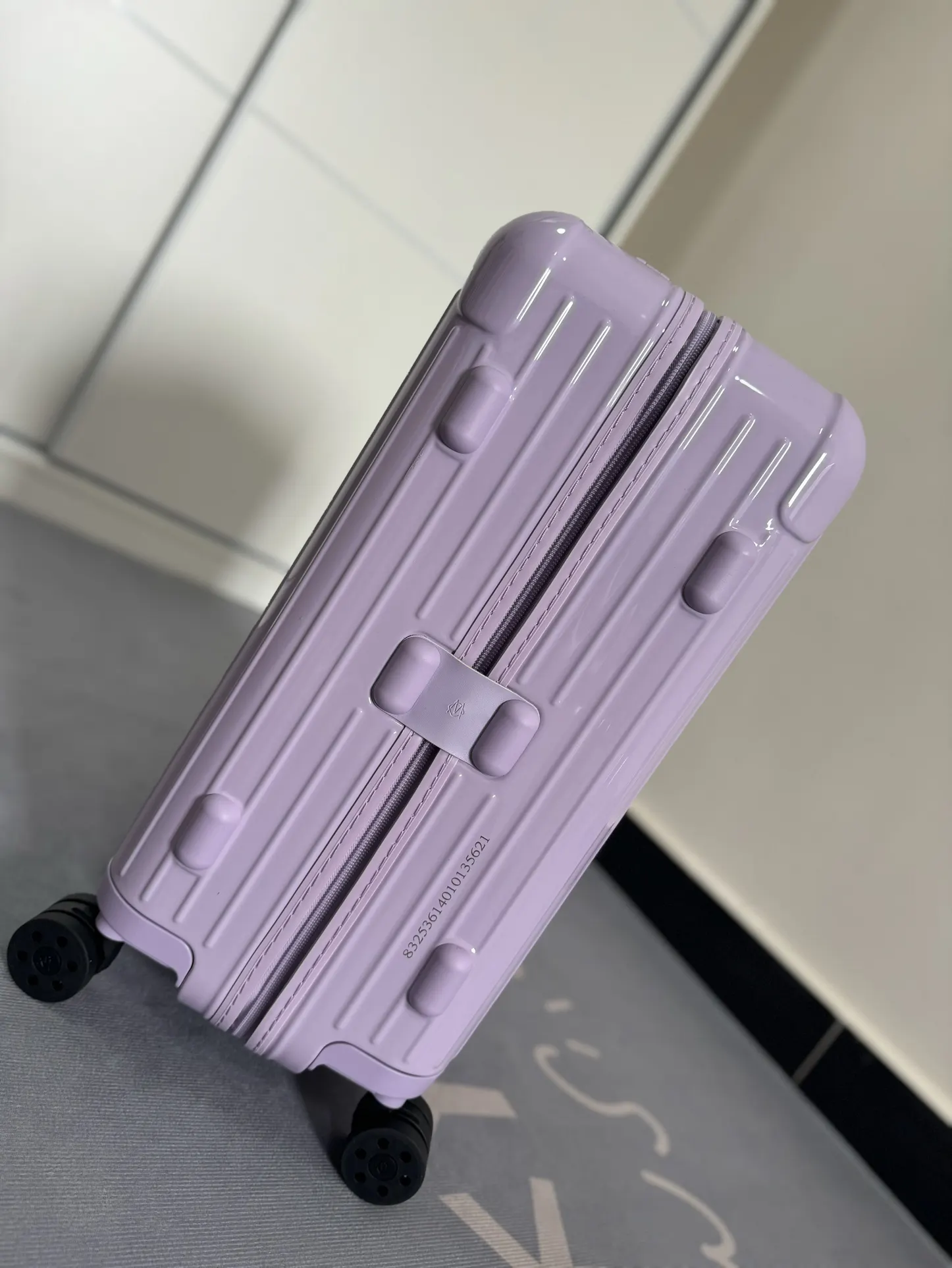 黑色 白色 Essential系列 薰衣草紫 尺寸 行李箱 旅行拉杆款 輕便出行款
