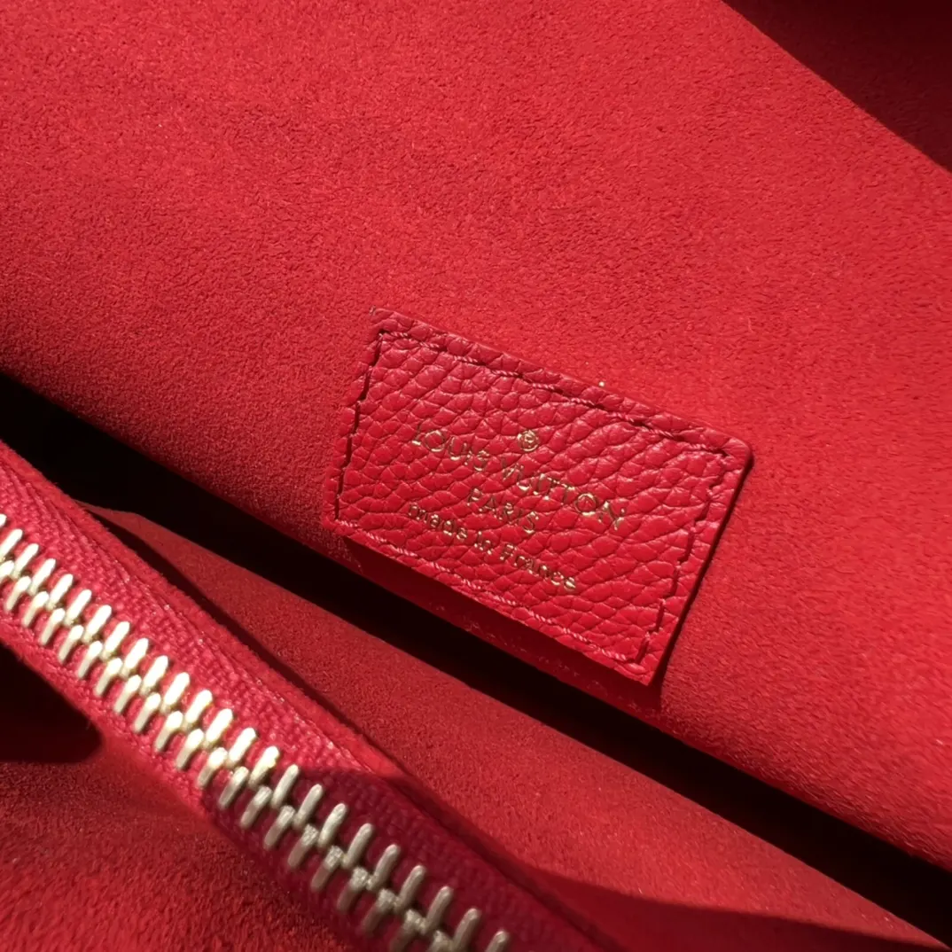 Louis Vuitton Gold Travel Suitcase Travel Classic Leather Image 9 Louis Vuitton Gold Travel Suitcase Travel Classic Leather Image 9
