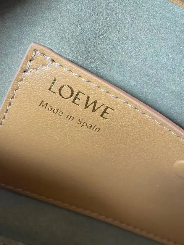 Loewe 金色 牛皮 明星同款 纳帕牛皮革 Amazona 手袋 收纳包 旅行收纳款