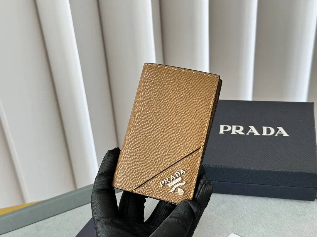 PRADA 2MC101 咖啡色 钱包 实用卡夹款