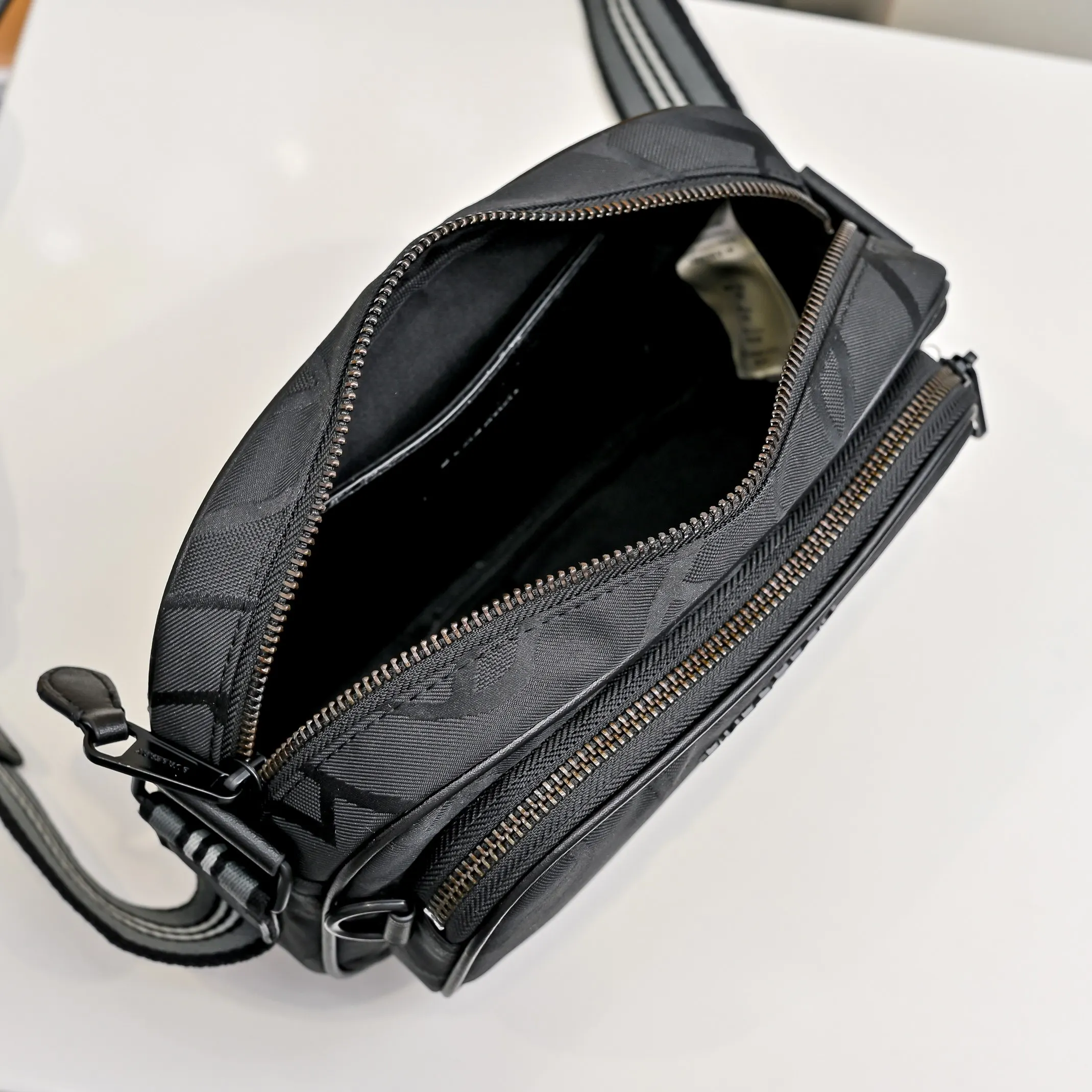 Shoulder Bag Classic Canvas Image 9 Shoulder Bag Classic Canvas Image 9
