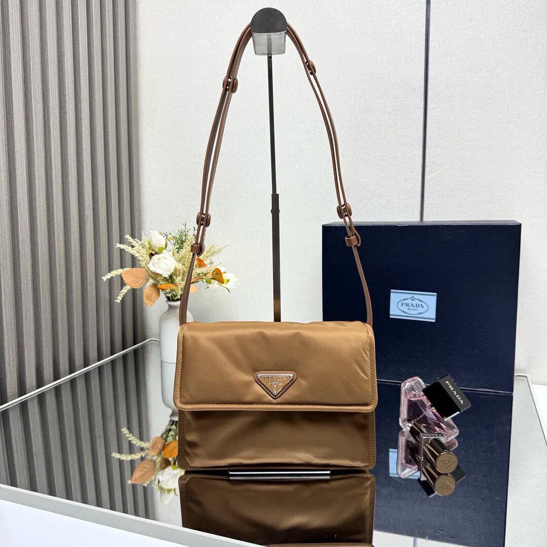 PRADA Re-Nylon尼龙 皮革 单肩包 日常通勤款
