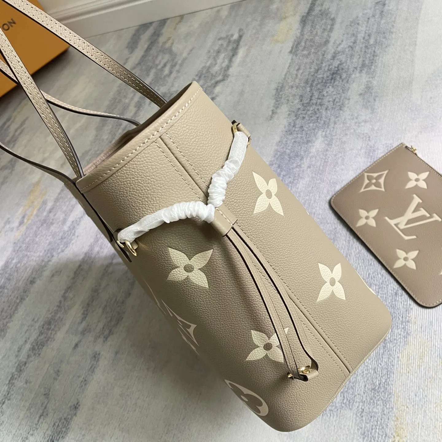 Neverfull 黑色 米白 手拿包 精致手拿款