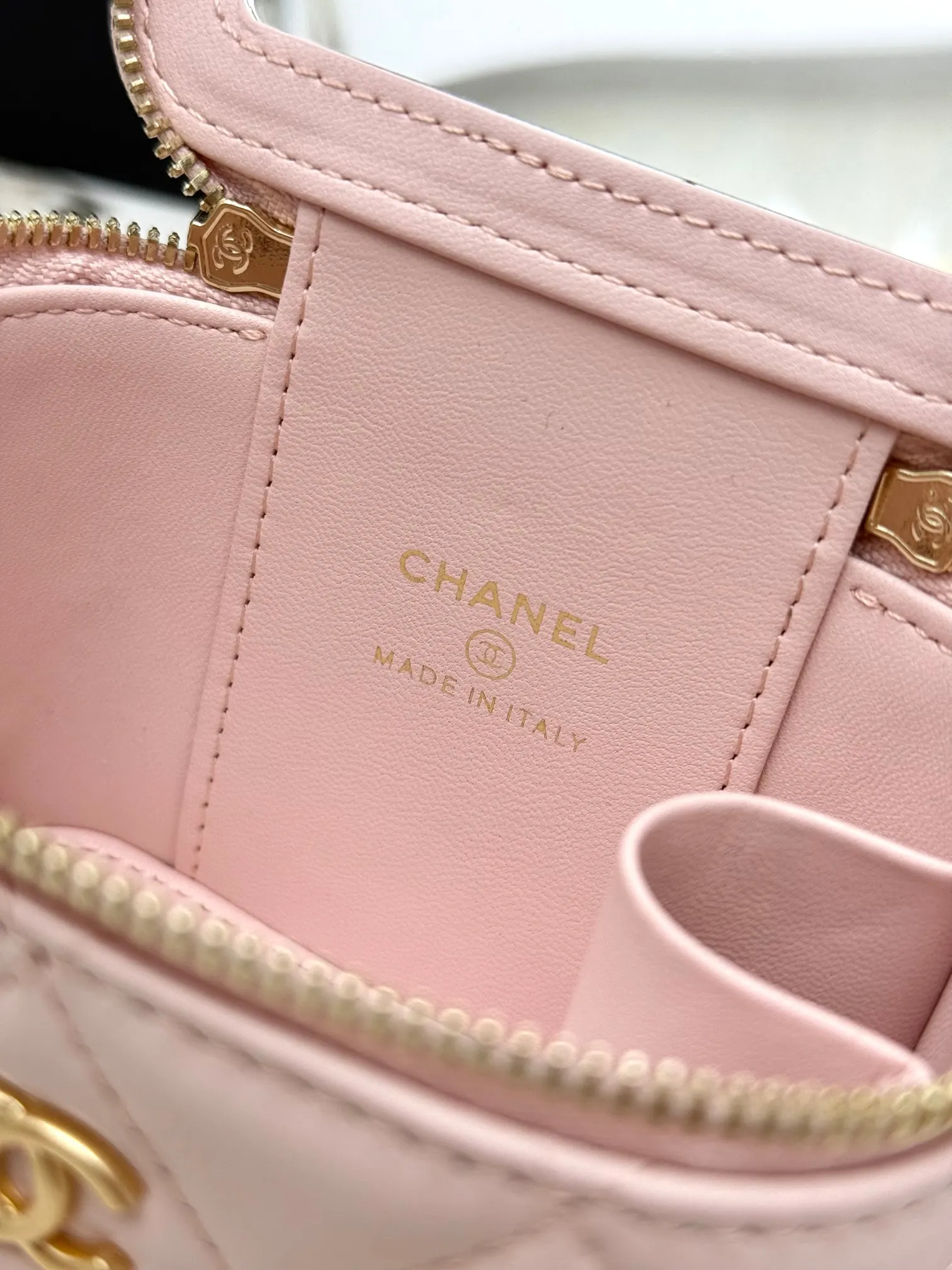 CHANEL 金色 羊皮 鏈條包 精致鏈條款(數字9) CHANEL 金色 羊皮 鏈條包 精致鏈條款(數字9)