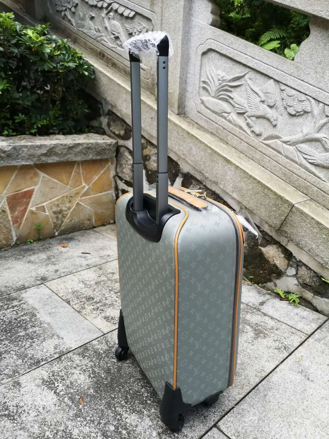 LV 產品 实 行李箱 旅行拉杆款 輕便出行款