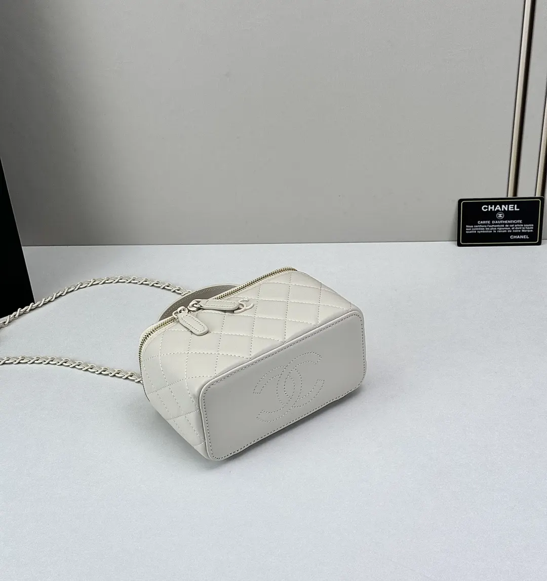 CHANEL 手柄长方盒 包真的太太太精致啦 包身 斜背包 輕便斜挎款