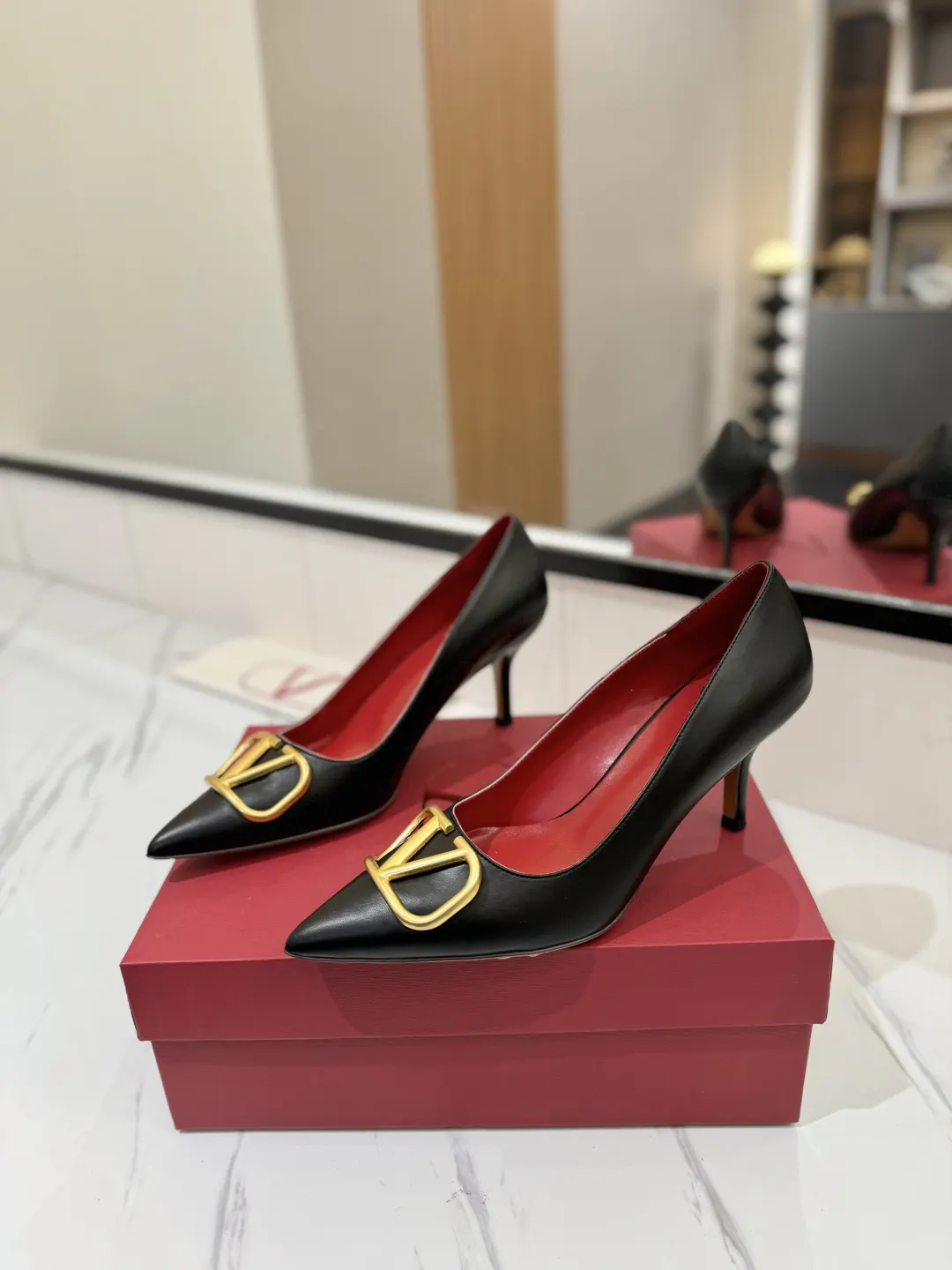 Valentino 金色 平底鞋 通勤约会款