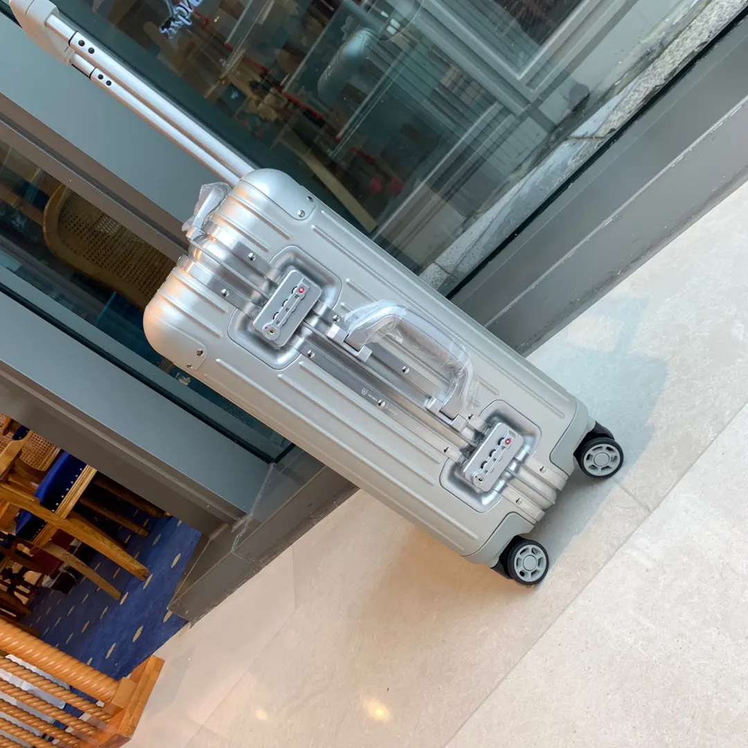 黑色 蓝色 全铝镁合金 铝默瓦 全铝镁合金 我们做的不仅是箱 行李箱 旅行拉杆款 轻便出行款