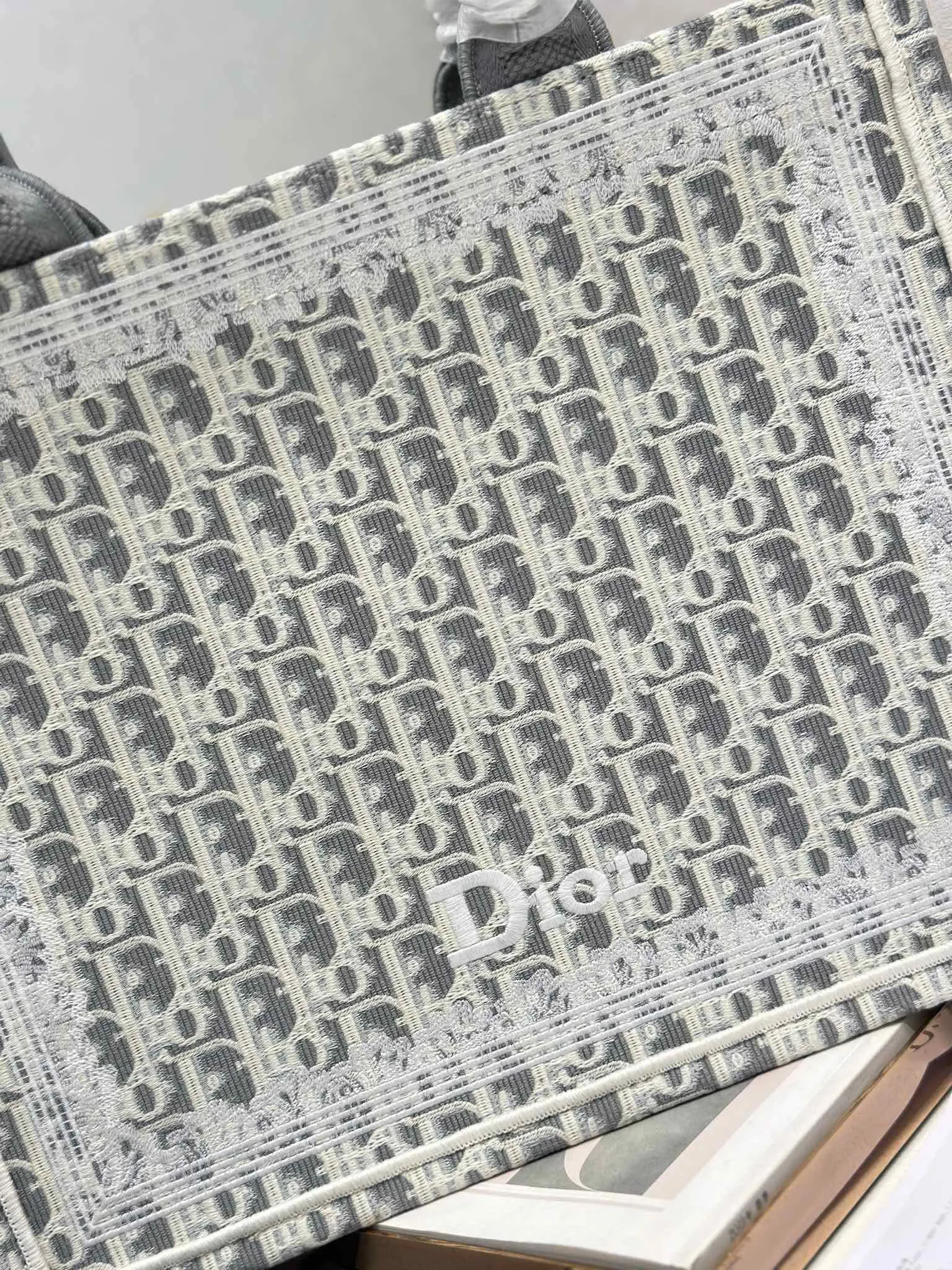 Book Tote 可收納各种日常用品 全新演绎Baye图案混合效果D 托特包 大容量托特款