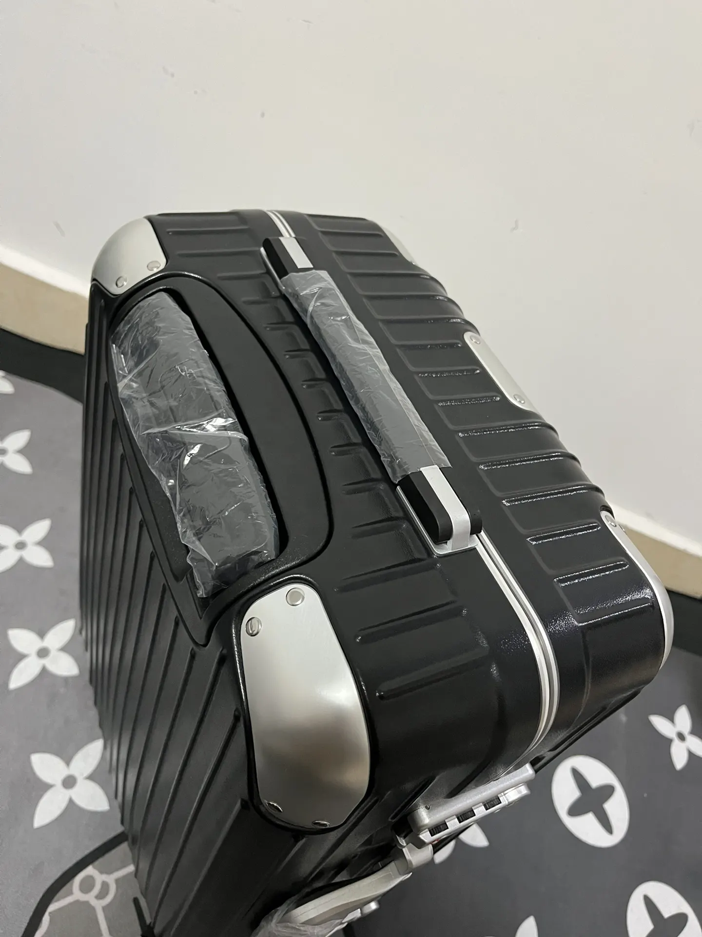 Rimowa Black White Suitcase Travel Lightweight
