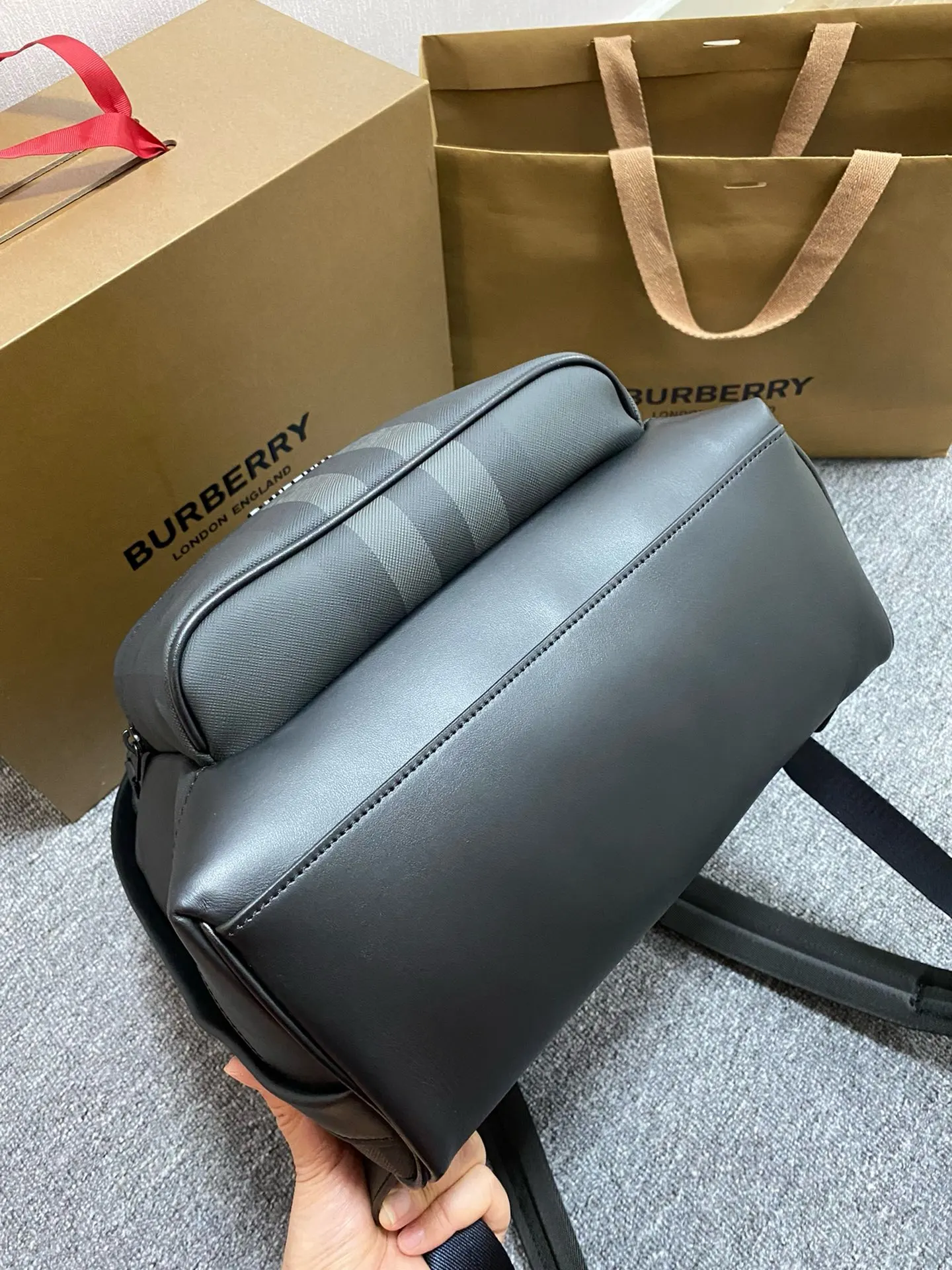 Burberry 帆布 双肩包 实用双肩款