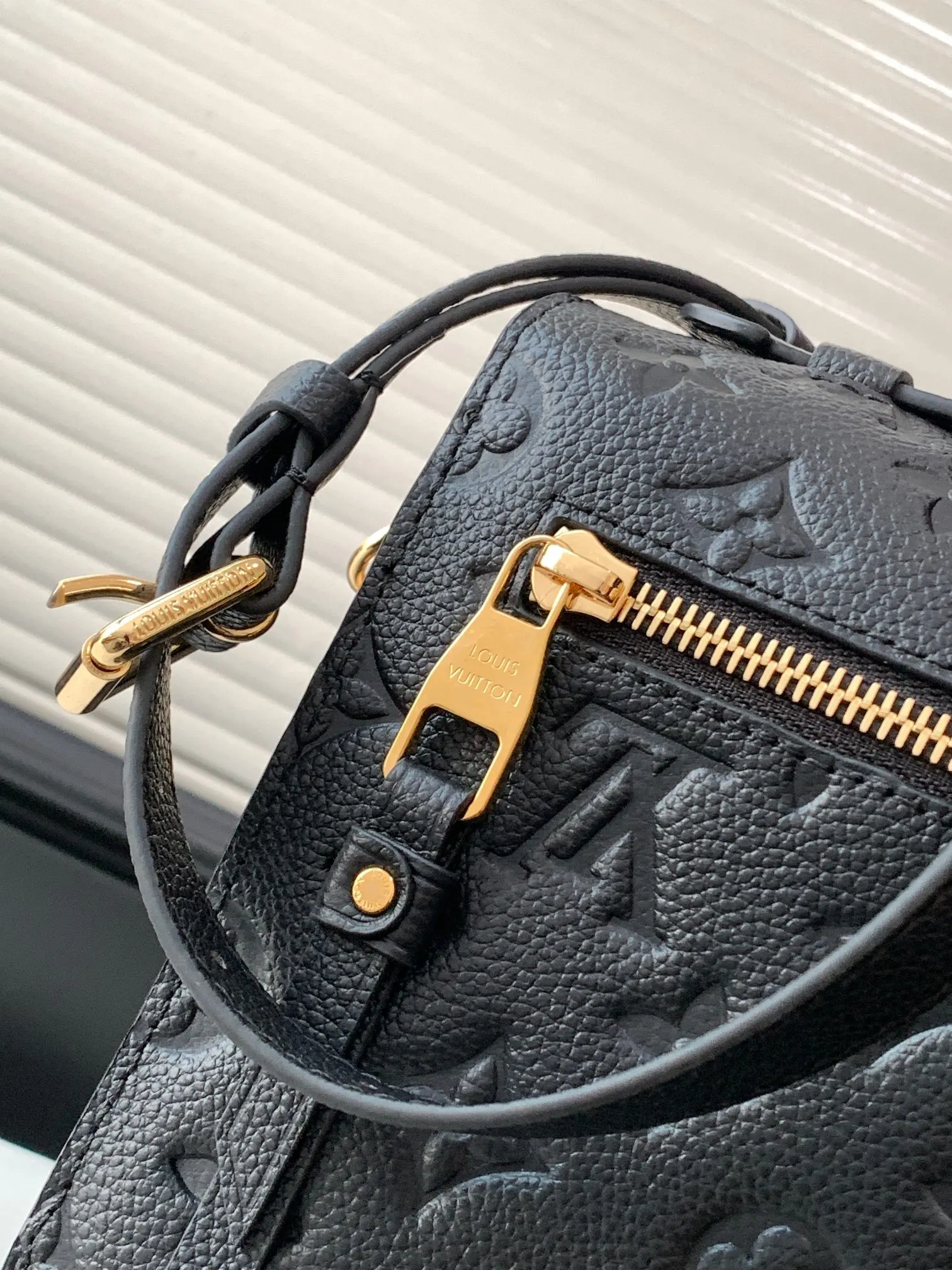 LV Pochette 黑棕配色 雙肩包(數字6) LV Pochette 黑棕配色 雙肩包(數字6)