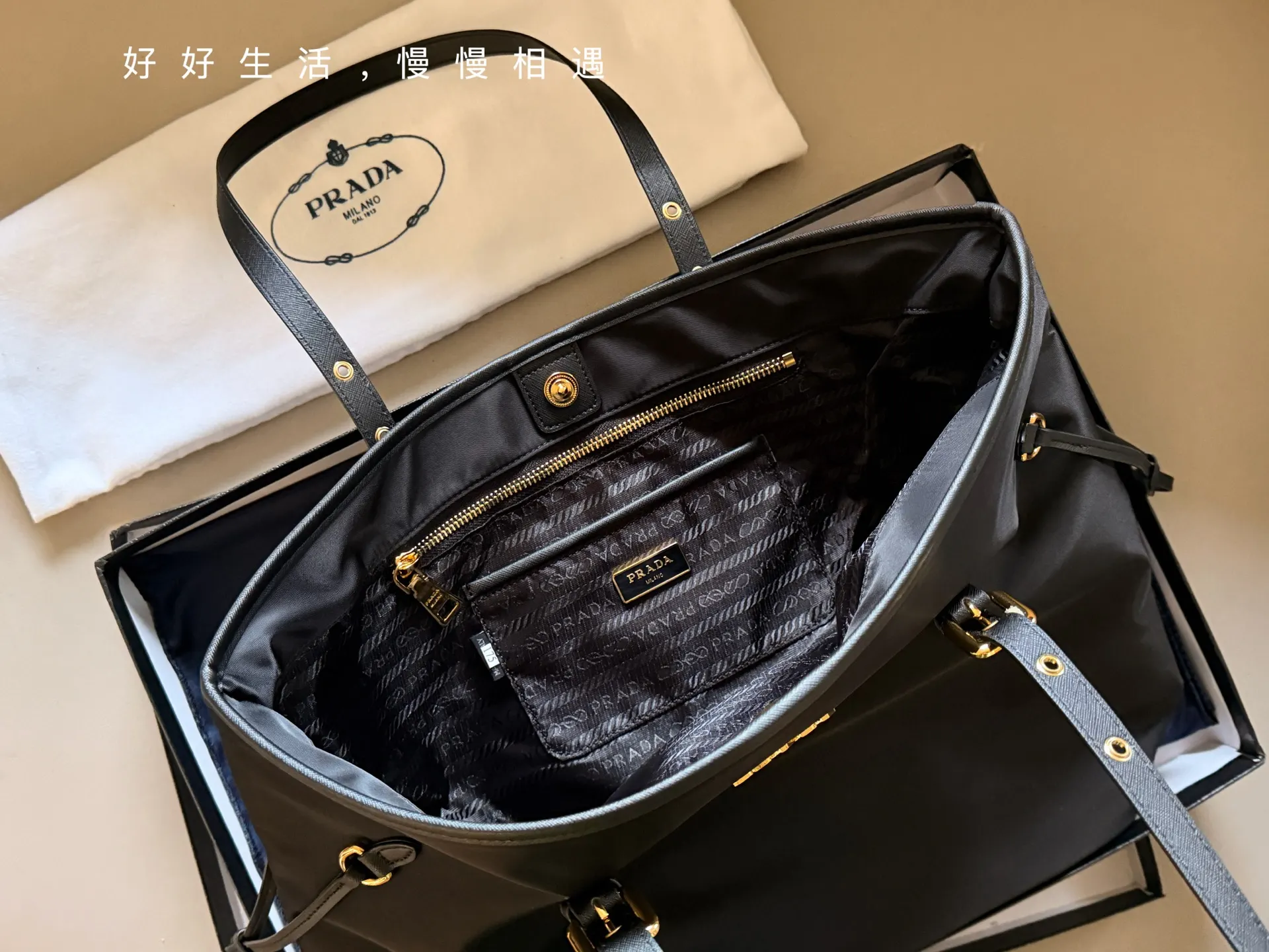 Prada 购物袋 轻便实用 托特包