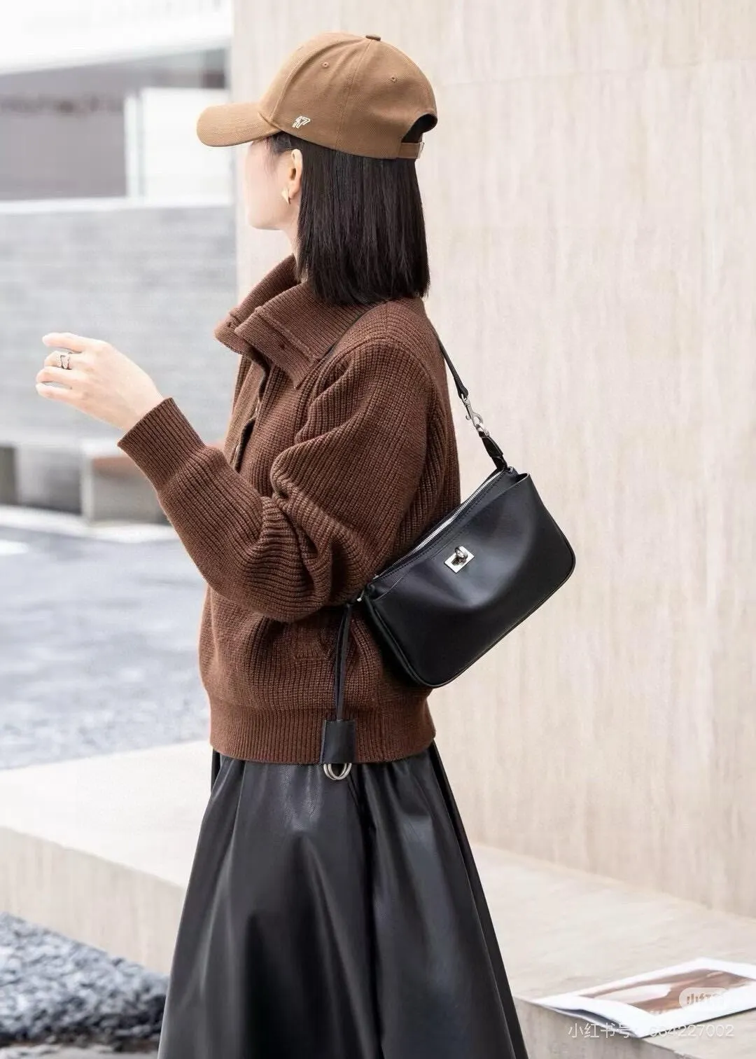 Balenciaga 巴黎世家 男女通用款哦 众多 斜背包 輕便斜挎款