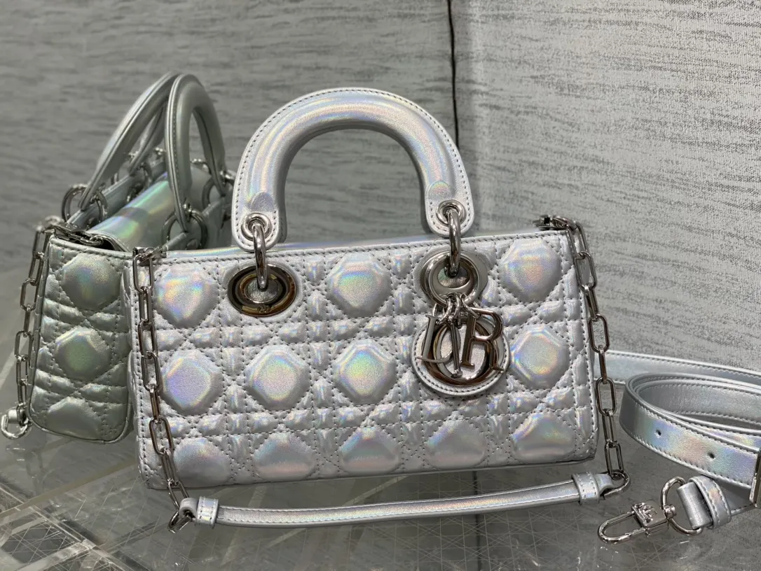 Dior 羊皮 进口 羊皮 内里采用 真羊皮绒横款戴妃包镭射银小 手提包 通勤手提款