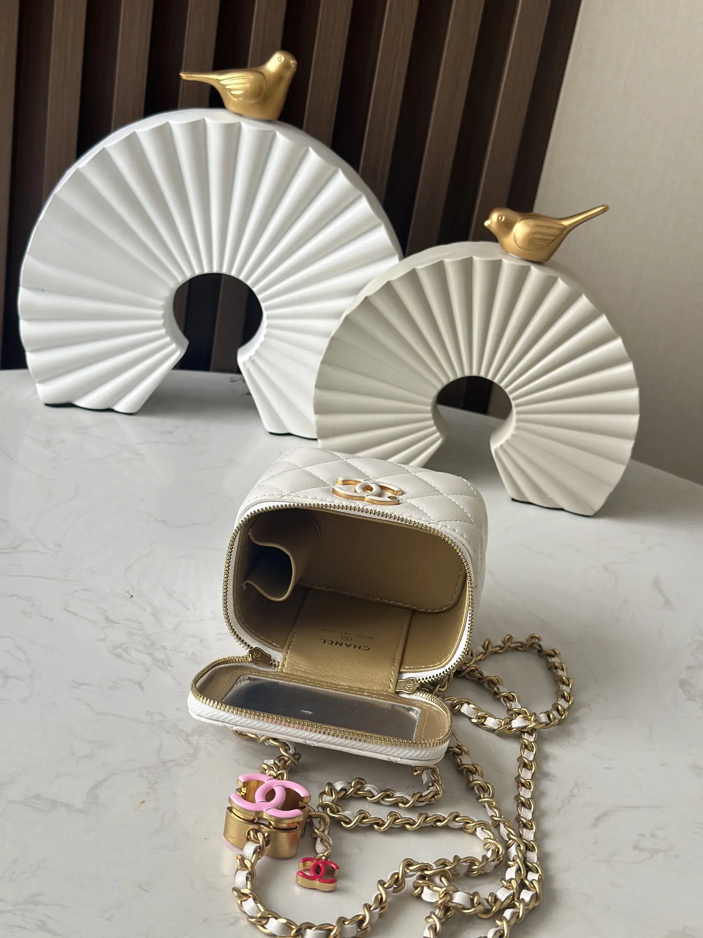 Chanel 羊皮鏈條化妝包 單肩斜挎(數字6) Chanel 羊皮鏈條化妝包 單肩斜挎(數字6)