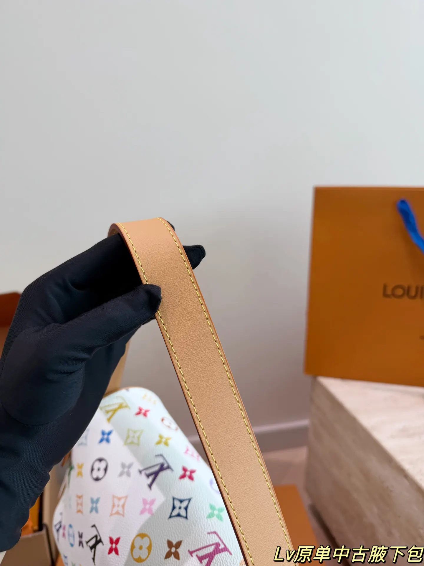LV 奶白 焦糖色 牛皮 腋下包 復古腋下背款