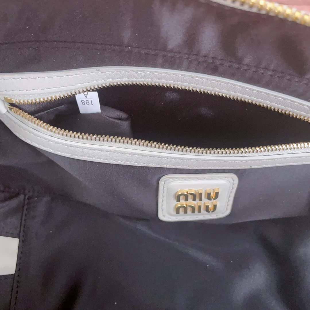 Miu 羊皮 斜背包 輕便斜挎款