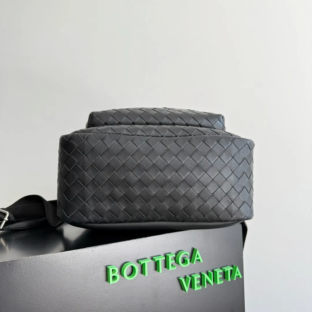 Bottega Veneta 小牛皮 双肩包 实用双肩款