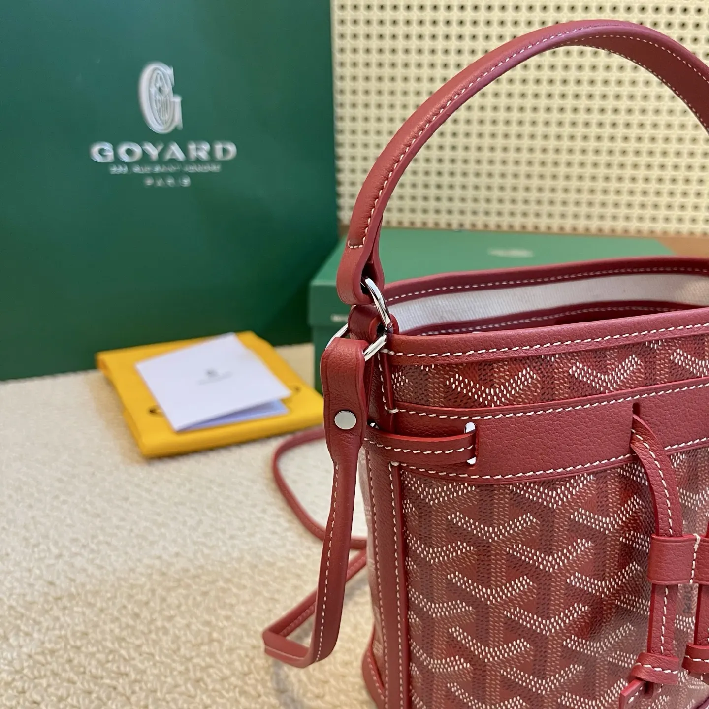 Goyard 皮革 轻盈小巧去始终保持标志性水桶百搭造型 水桶包 休閒水桶款