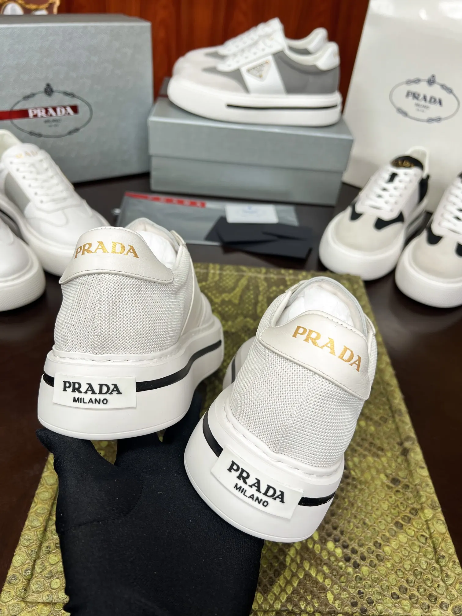 PRADA 牛皮 休闲鞋 舒适百搭款