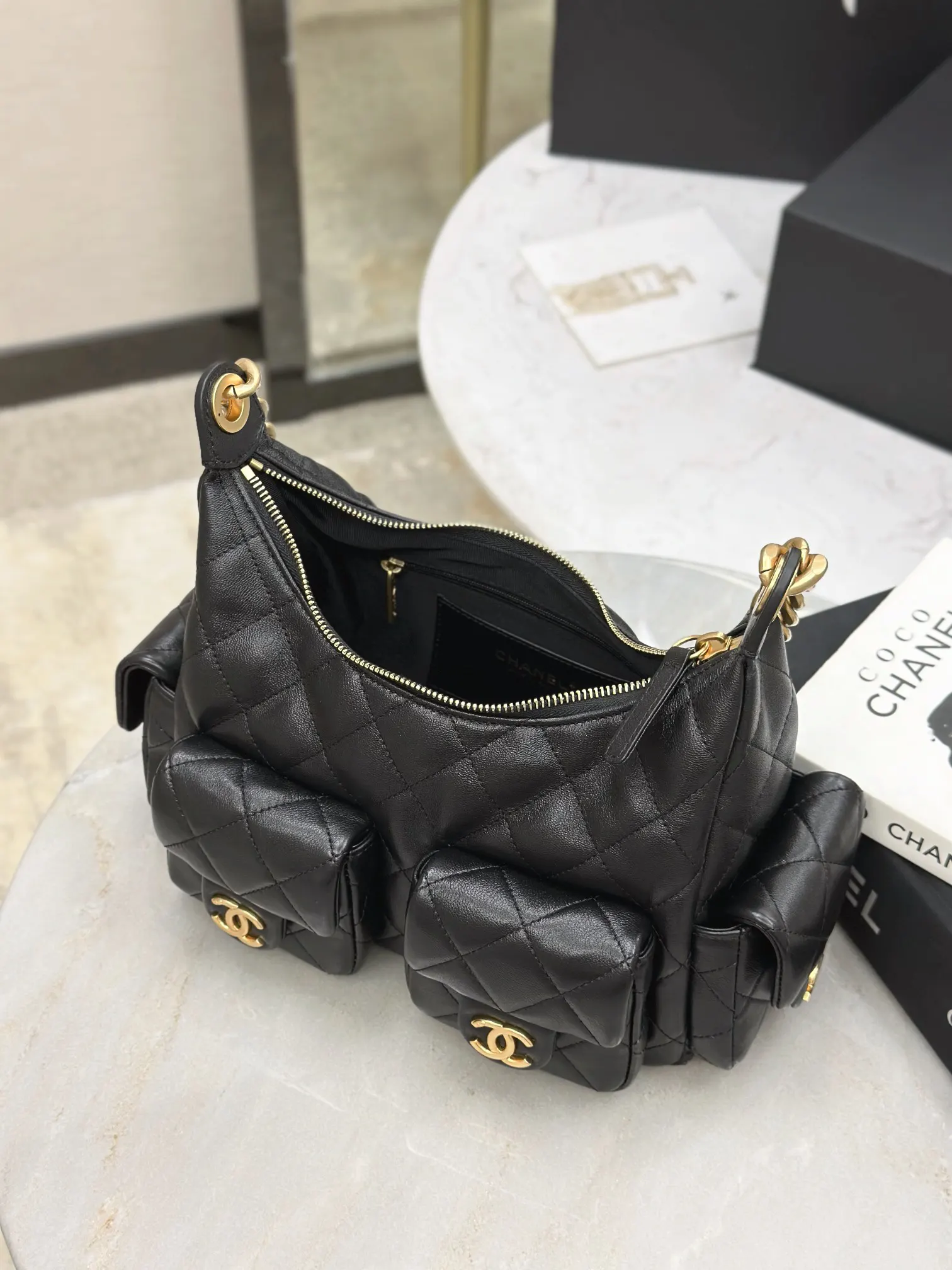 Chanel Oil Wax Sheepskin Hobo Underarm Bag One Shoulder Back Image 8 Chanel Oil Wax Sheepskin Hobo Underarm Bag One Shoulder Back Image 8