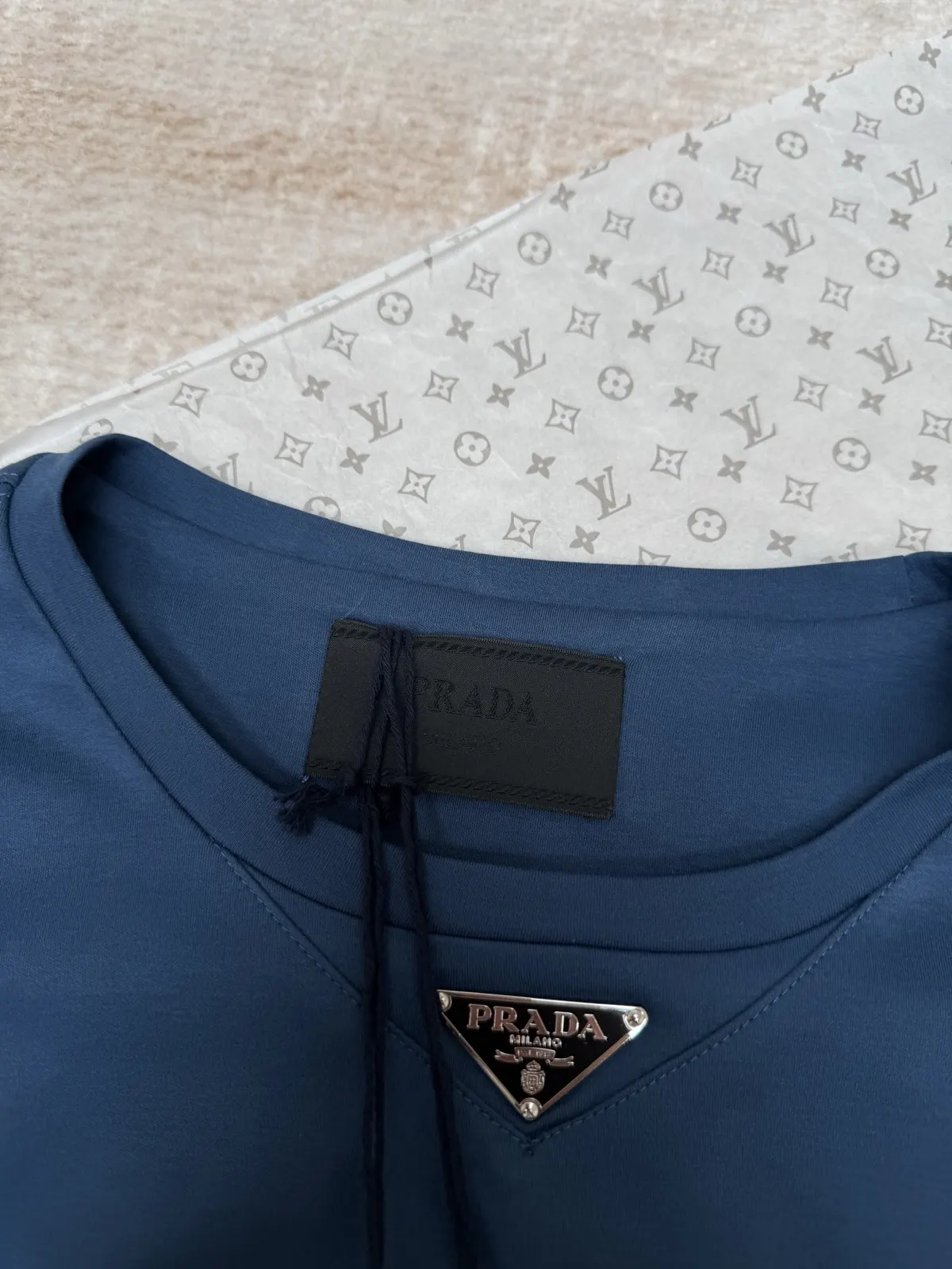 PRADA 蓝色 三角标 针织衫 质感针织款