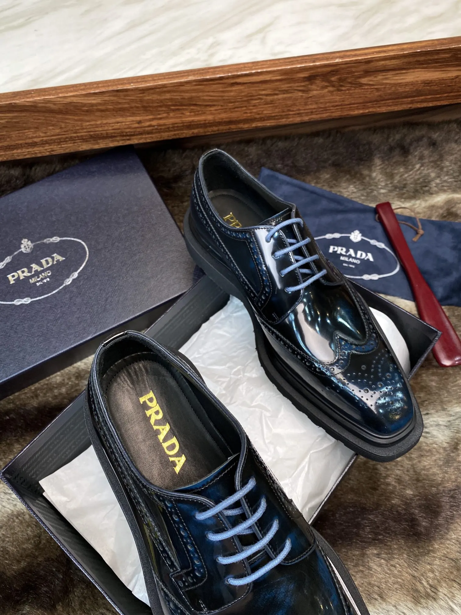 Prada 牛皮 休闲鞋 舒适